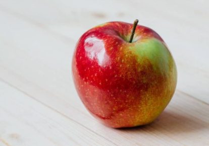 خرید نهال سیب دو رنگ با کیفیت ترین نهال با تخفیف ۵۵%